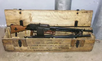 Ligne Maginot - Fusil Mitrailleur 24/29 - Dans sa caisse de transport
