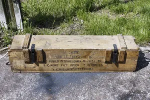Ligne Maginot - Fusil-mitrailleur 24/29 - Caisse réglementaire pour le transport de 2 FM avec deux canons de rechange. Cette caisse servait aussi bien les unités d'infanterie classiques que celles de forteresse.