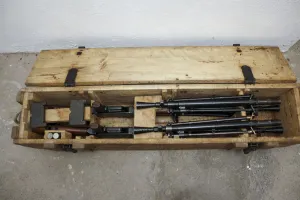 Ligne Maginot - Fusil-mitrailleur 24/29 - Caisse réglementaire pour le transport de 2 FM avec deux canons de rechange. Cette caisse servait aussi bien les unités d'infanterie classiques que celles de forteresse.