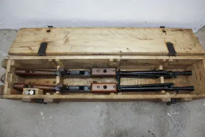 Ligne Maginot - Fusil-mitrailleur 24/29 - Caisse réglementaire pour le transport de 2 FM avec deux canons de rechange. Cette caisse servait aussi bien les unités d'infanterie classiques que celles de forteresse.