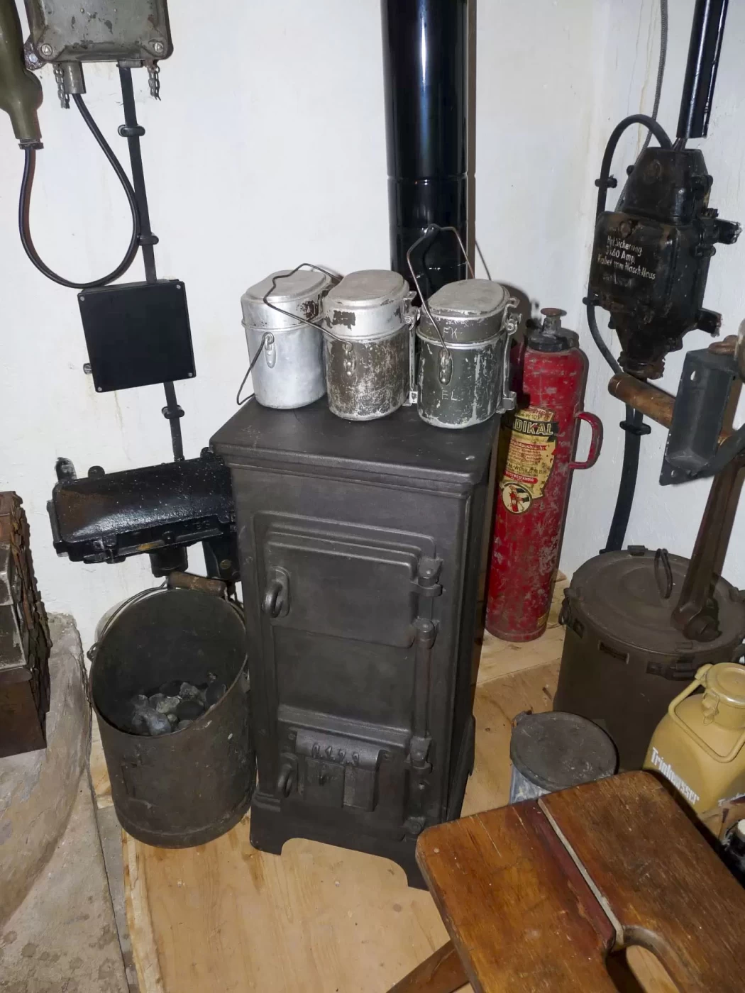 Ligne Maginot - DAMBACH EGLISE - (Blockhaus pour arme infanterie) - nb : cette partie du blockhaus est équipée de matériel allemand. - Sylvie Laure LAMBERT