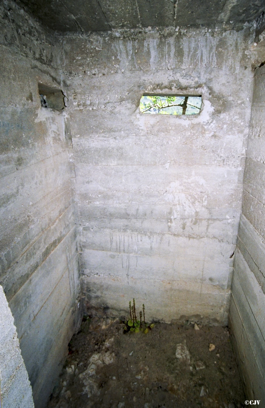 Ligne Maginot - LA PENA (PE) - (Ouvrage d'infanterie) - Blockhaus 2
L'intérieur - Lia VERMEULEN