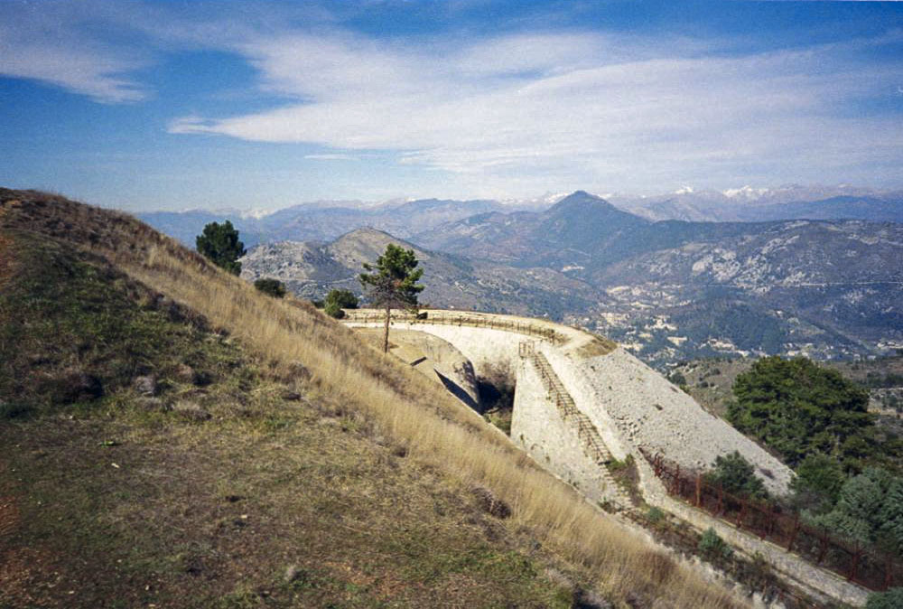 Ligne Maginot - MONT CHAUVE D'ASPREMONT - (Central téléphonique isolé) - Vue du sommet du fort