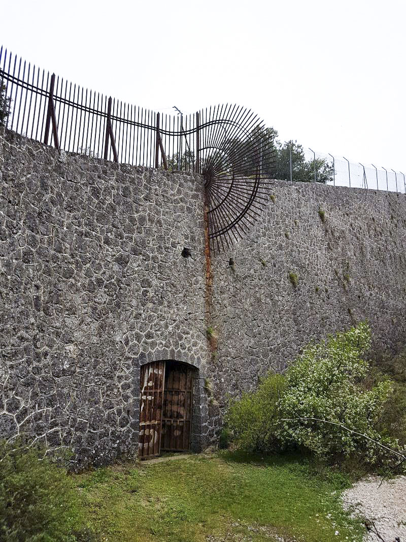 Ligne Maginot - MONT CHAUVE D'ASPREMONT - (Central téléphonique isolé) - Entrée de l'abri caverne