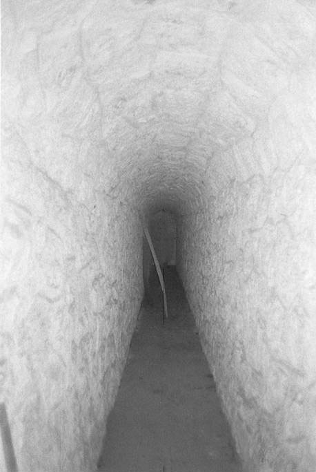 Ligne Maginot - MONT CHAUVE D'ASPREMONT - (Central téléphonique isolé) - Descente de caponnière