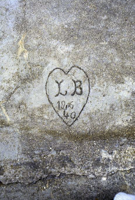 Ligne Maginot - MONT CHAUVE D'ASPREMONT - (Central téléphonique isolé) - Graffiti d'un occupant de 1940...