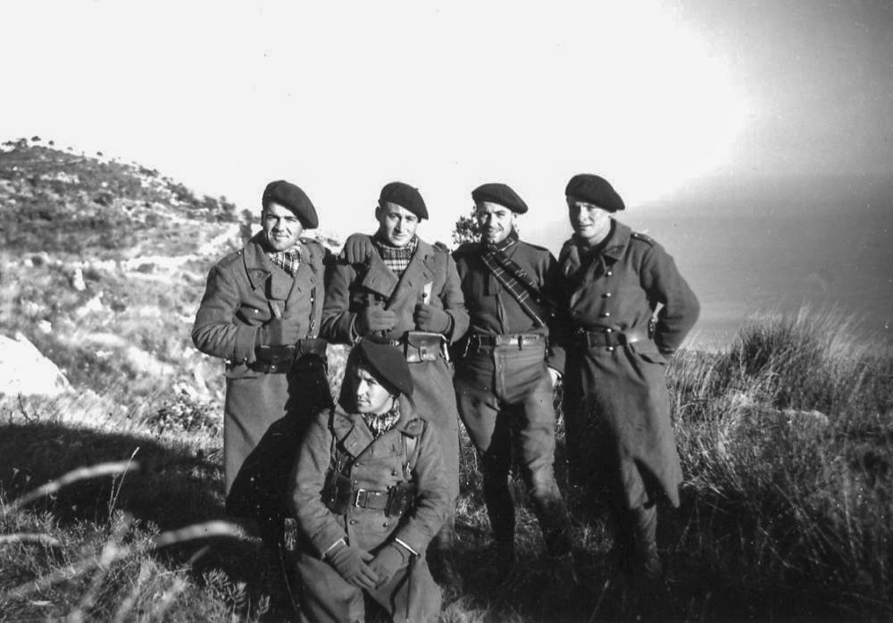 Ligne Maginot - MONT GROS de ROQUEBRUNE (Observatoire d'artillerie) - Artilleurs du 157e RAP sur les dessus du Mont Gros