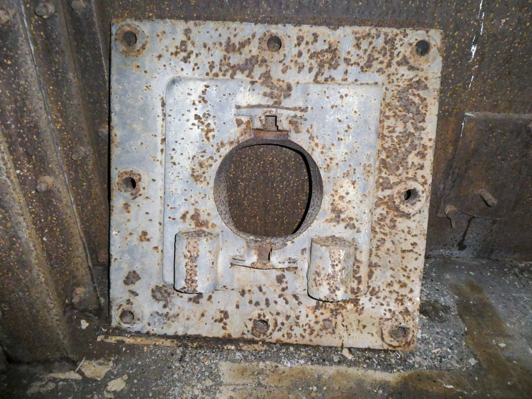 Ligne Maginot - O16 - SAINT OUEN SUD - (Casemate d'infanterie - Simple) - La plaque d'embrasure, jamais posée - Daniel ELLENA - Philippe CUNY