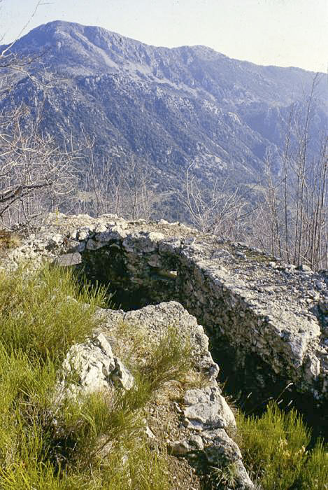 Ligne Maginot - PIERRE POINTUE C4 - (Cuve pour arme d'infanterie) - Une position pour arme d'infanterie - LOVINY Alain