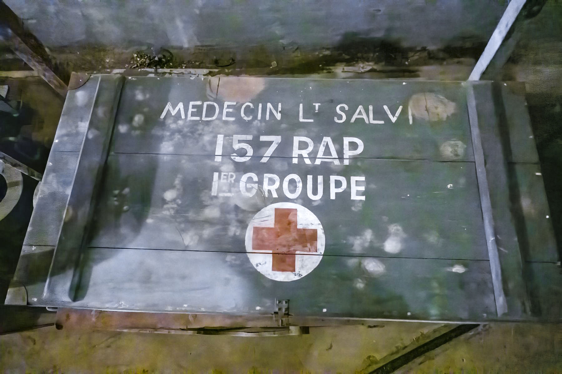 Ligne Maginot - 157° Régiment d'Artillerie de Position (157° RAP) - Caisse au nom du Médecin Lieutenant du 1° Groupe exposée dans la galerie de l'Agaisen