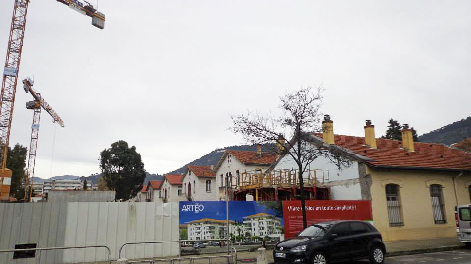 Ligne Maginot - QUARTIER AUVARE - SAINT ROCH (157° RAP) - (Casernement) - Caserne  Auvare,  vue de l'arrière de la partie police  et du chantier - laurent icardo  sfamtour