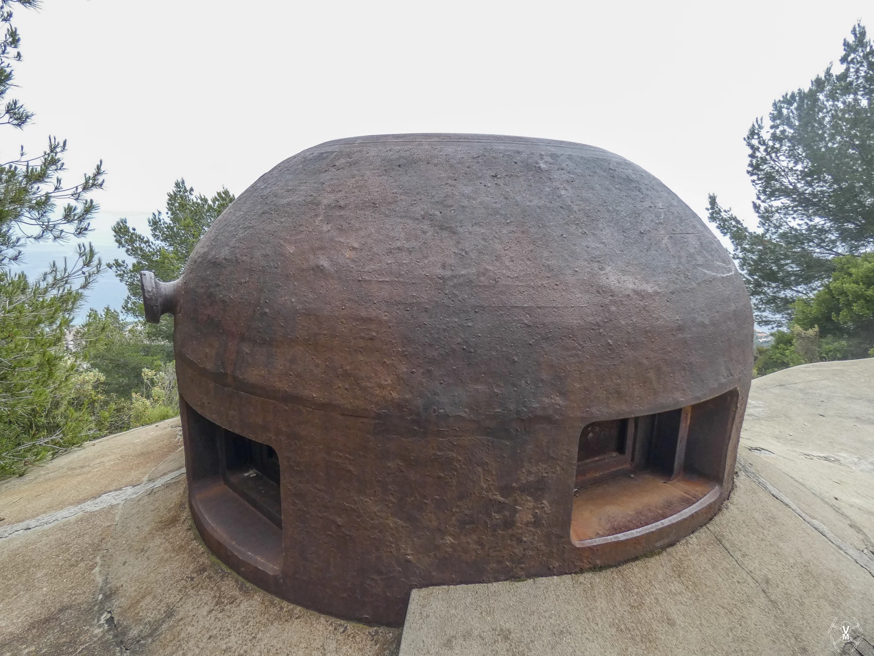 Ligne Maginot - ROQUEBRUNE - CORNILLAT - (Ouvrage d'artillerie) - Bloc 
Cloche GFM - Vincent Vermeulen