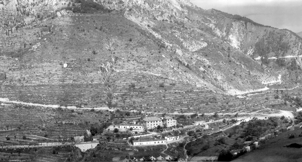 Ligne Maginot - SAINTE AGNES - (Casernement) - Le casernement de St. Agnès.
Extrait de la photo panoramique prise depuis l'entrée de l'ouvrage de St. Agnès vers 1938 - Inconnu