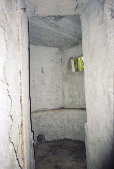 Ligne Maginot - SAINT OUEN NORD - (Blockhaus pour arme infanterie) - Le créneau vu de l'intérieur - Alain LOVINY - Yann DUVIVIER