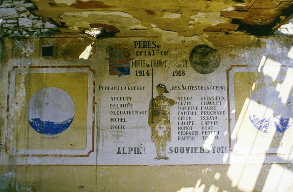 Ligne Maginot - TETE DE CHIEN - (Casernement) - Peinture murale dans le bâtiment G - LOVINY Alain