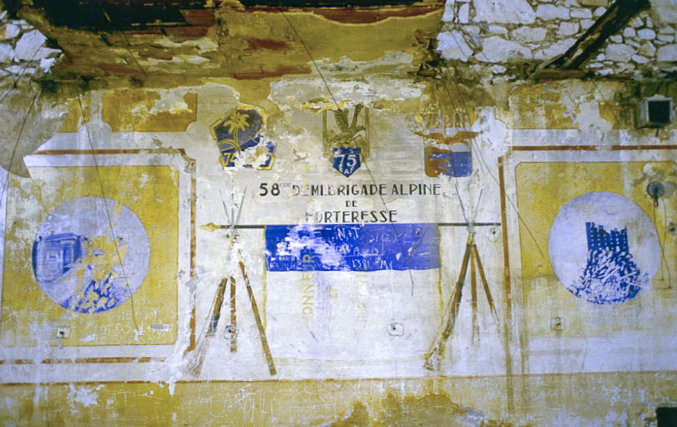 Ligne Maginot - TETE DE CHIEN - (Casernement) - Peinture murale dans le bâtiment G - LOVINY Alain