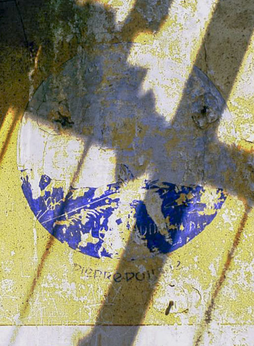 Ligne Maginot - TETE DE CHIEN - (Casernement) - Peinture murale dans le bâtiment G 
Pierre Pointue - LOVINY Alain