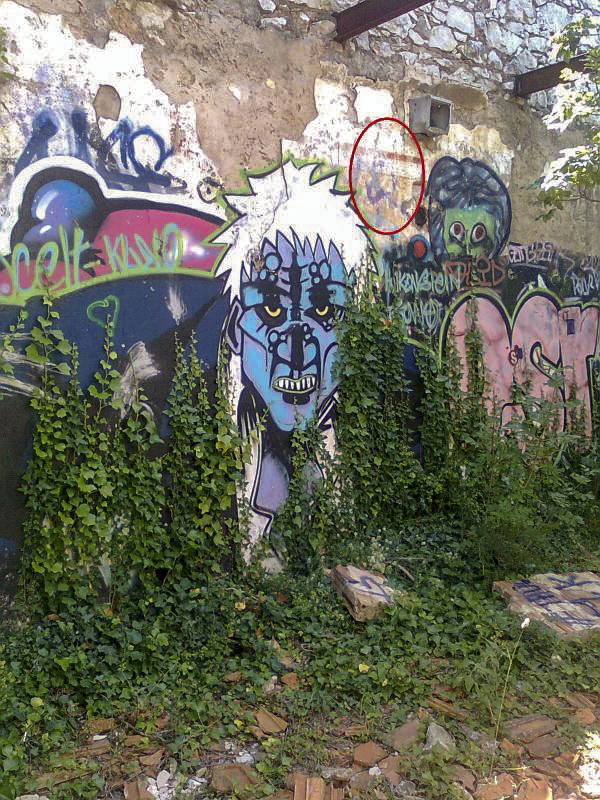 Ligne Maginot - TETE DE CHIEN - (Casernement) - Traces des fresques : côté 58° Demi Brigade de Forteresse. - Alain Loviny