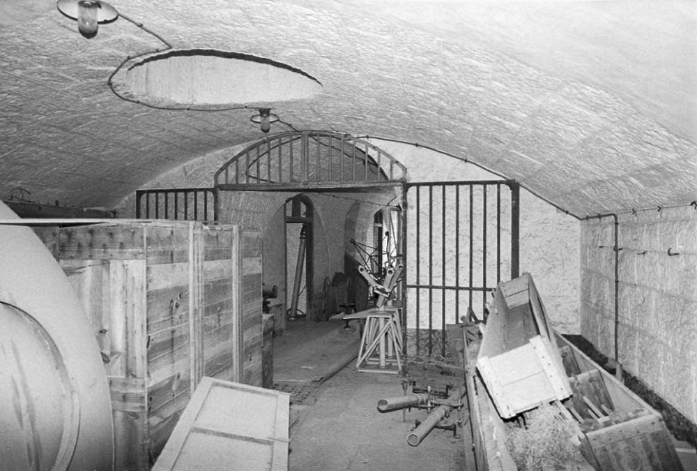 Ligne Maginot - TETE DE CHIEN - FORT MASSENA (6° BIE - 157° RAP) - (Position d'artillerie préparée) - La casemate d'artillerie Mougin vue de l'intérieur - LOVINY Alain