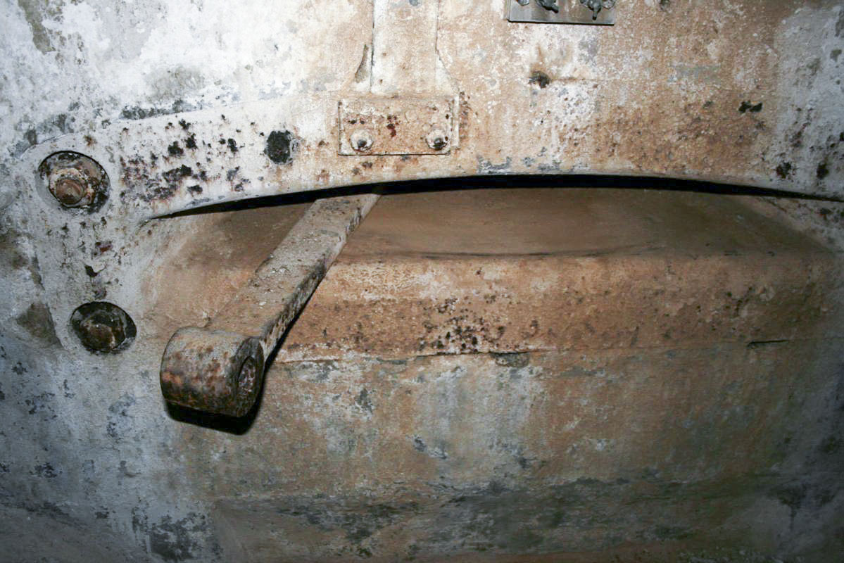 Ligne Maginot - TETE DE CHIEN - FORT MASSENA (6° BIE - 157° RAP) - (Position d'artillerie préparée) - Barre empêchant le recul du canon - Laurent ICARDO