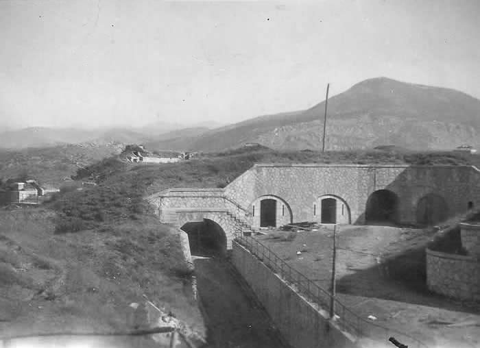Ligne Maginot - TETE DE CHIEN - FORT MASSENA (6° BIE - 157° RAP) - (Position d'artillerie préparée) - Photo prise en 1944 par les soldats américains - Inconnu