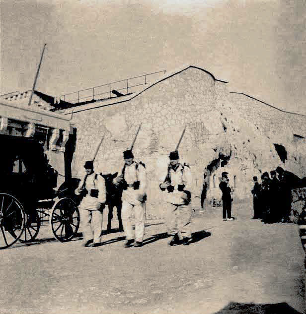 Ligne Maginot - TETE DE CHIEN - FORT MASSENA (6° BIE - 157° RAP) - (Position d'artillerie préparée) - L'entrée du fort
Troupes partant en manoeuvre - Inconnu