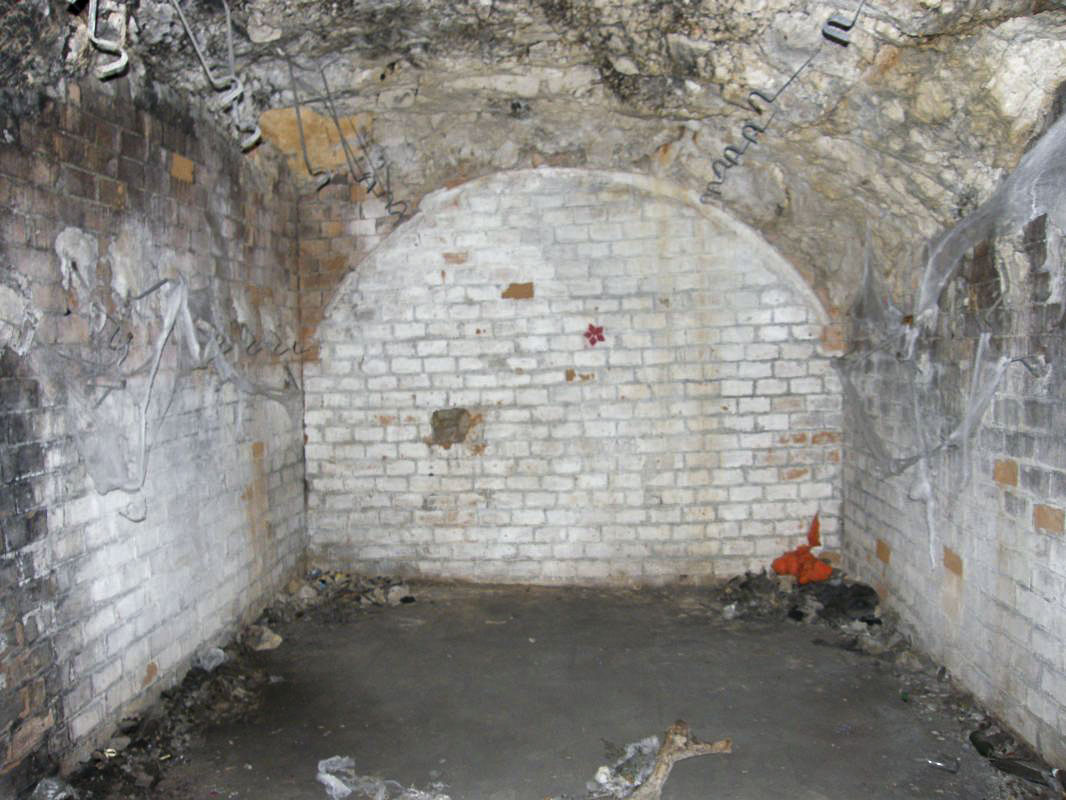 Ligne Maginot - TETE DE CHIEN - FORT MASSENA (6° BIE - 157° RAP) - (Position d'artillerie préparée) - Tunnel d'accès par le bas au magasin à poudre. - Alain Loviny