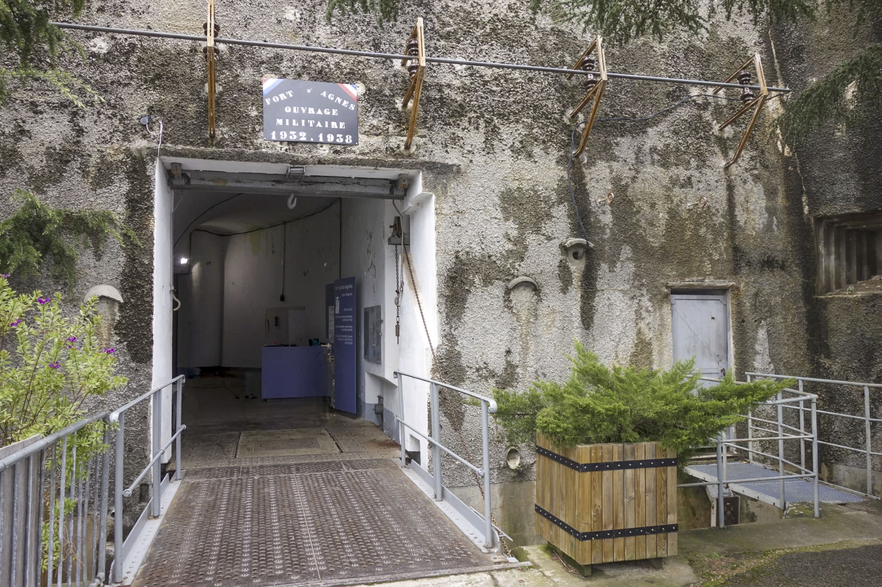 Ligne Maginot - SAINTE AGNES (SAG) - EO9 - (Ouvrage d'artillerie) - Bloc 1
Entrée mixte avec son pont-levis abaissé - Michel Teiten