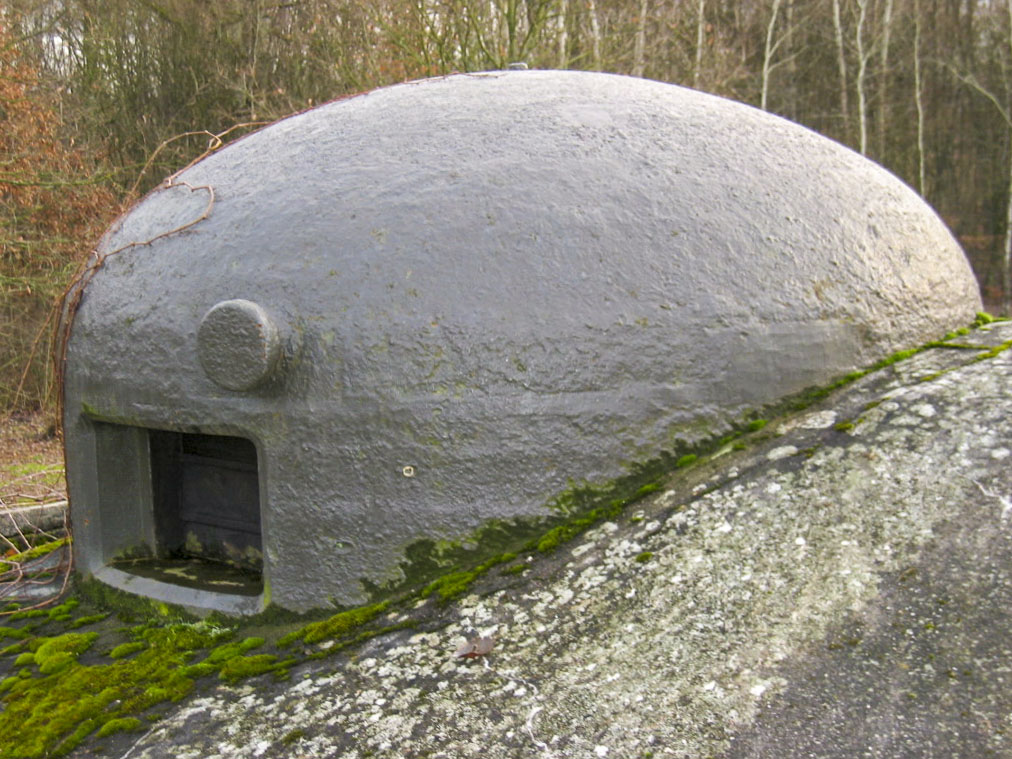 Ligne Maginot - BOIS KARRE - A12 - (Ouvrage d'infanterie) - Vue de profil de la cloche GFM à deux créneaux - Michel Teiten
