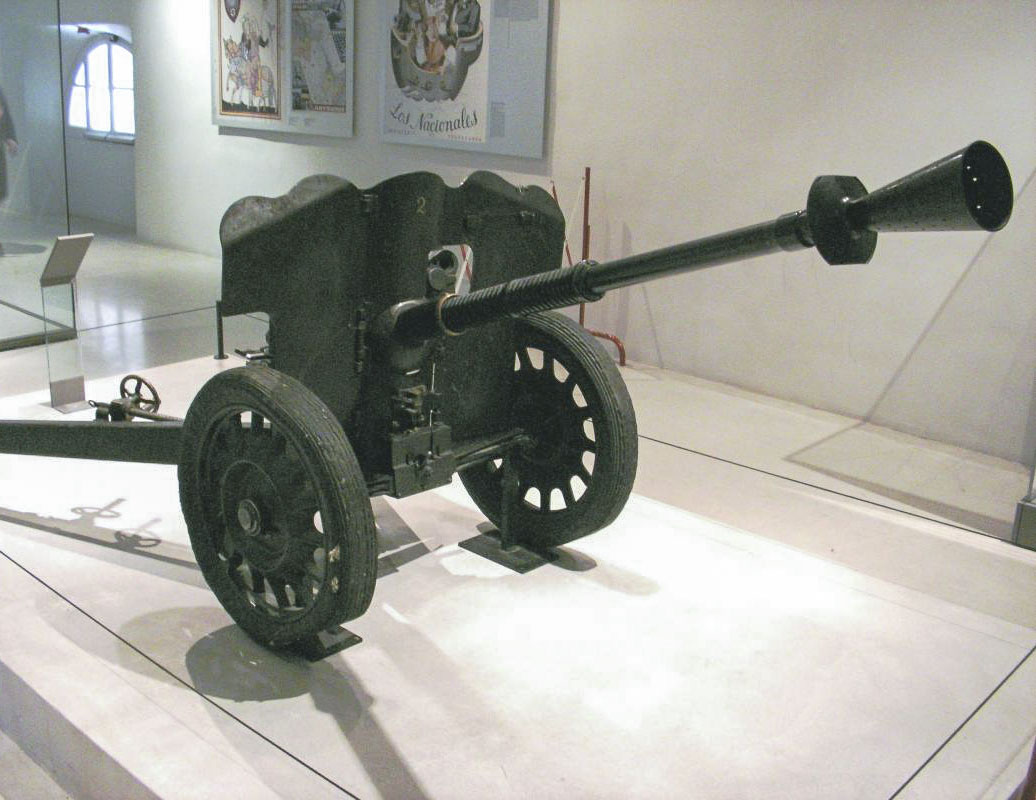 Ligne Maginot - Canon AC de 25 SA-Léger mle 1937 APX - Musée de l'Armée (Paris - Invalides)