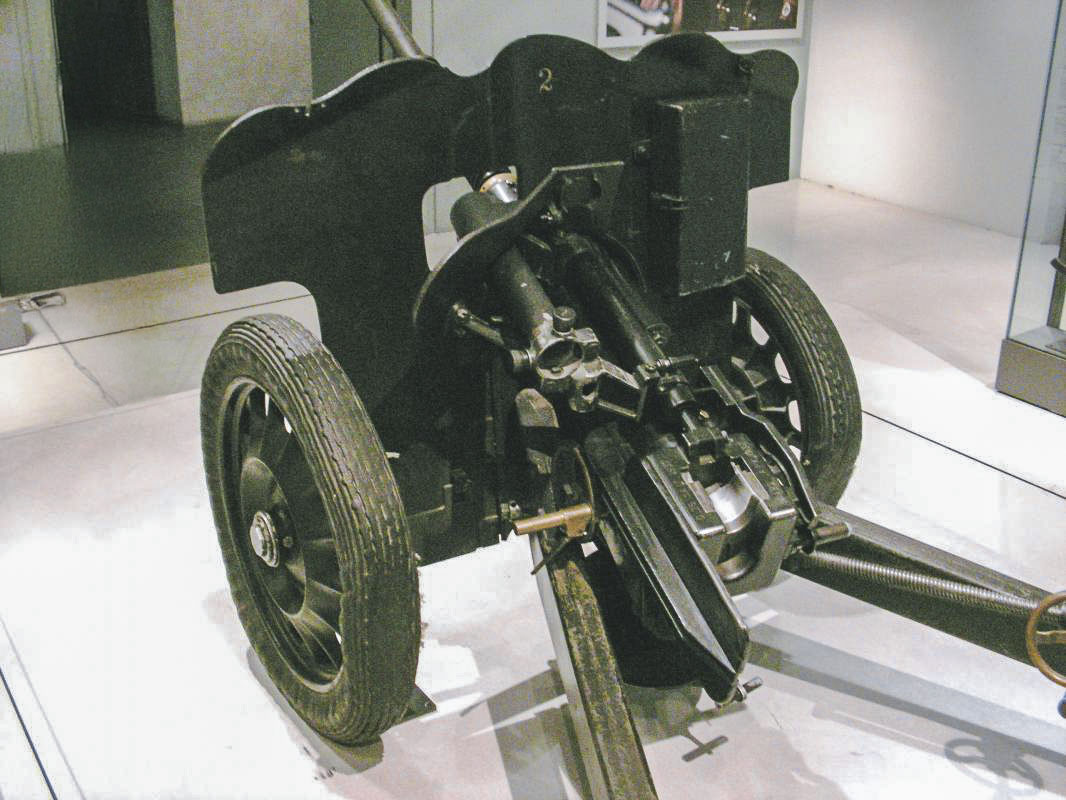 Ligne Maginot - Canon AC de 25 SA-Léger mle 1937 APX - Musée de l'Armée (Paris - Invalides)