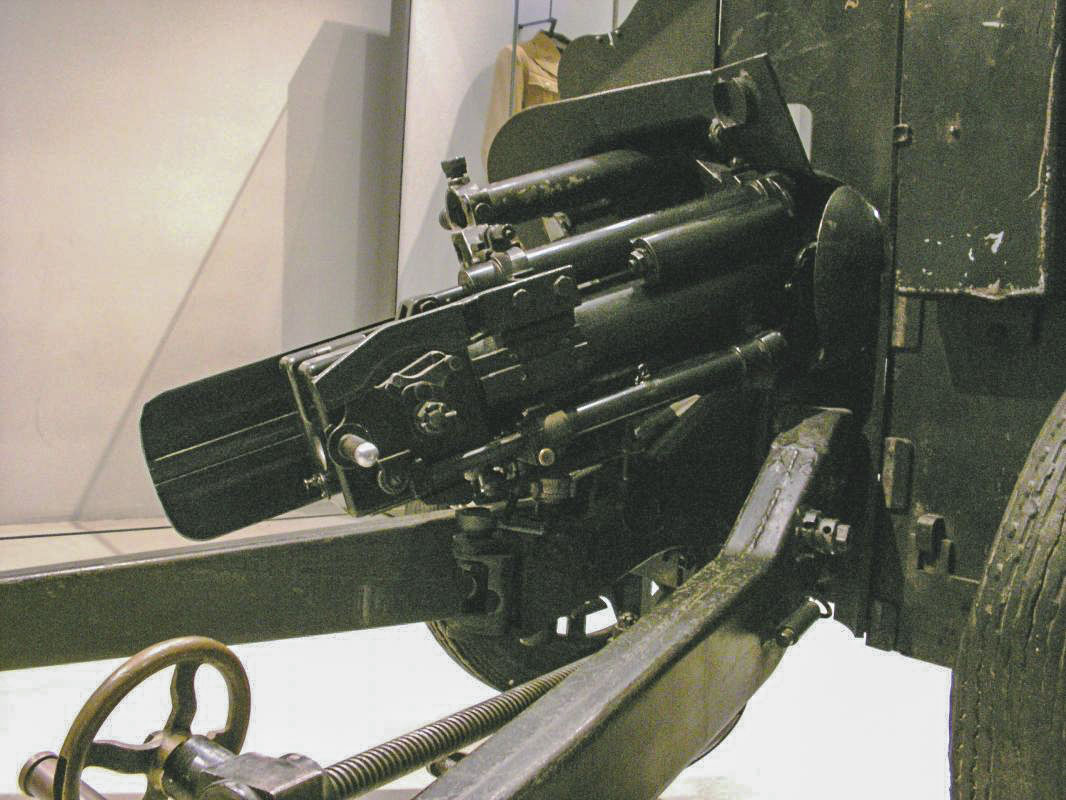 Ligne Maginot - Canon AC de 25 SA-Léger mle 1937 APX - Musée de l'Armée (Paris - Invalides)