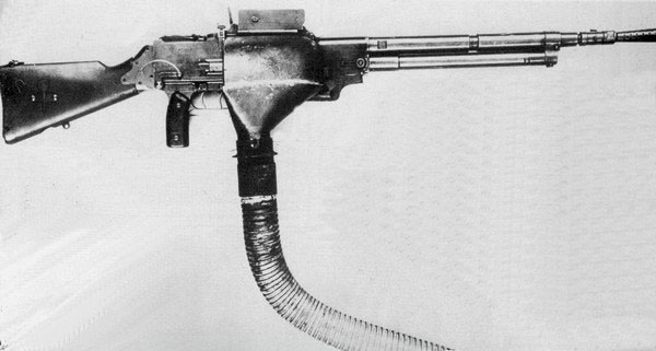 Ligne Maginot - Fusil  mitrailleur 24/29 - Avec le dispositif d'évacuation des douilles prévu pour cloche GFM ou créneau de façade.