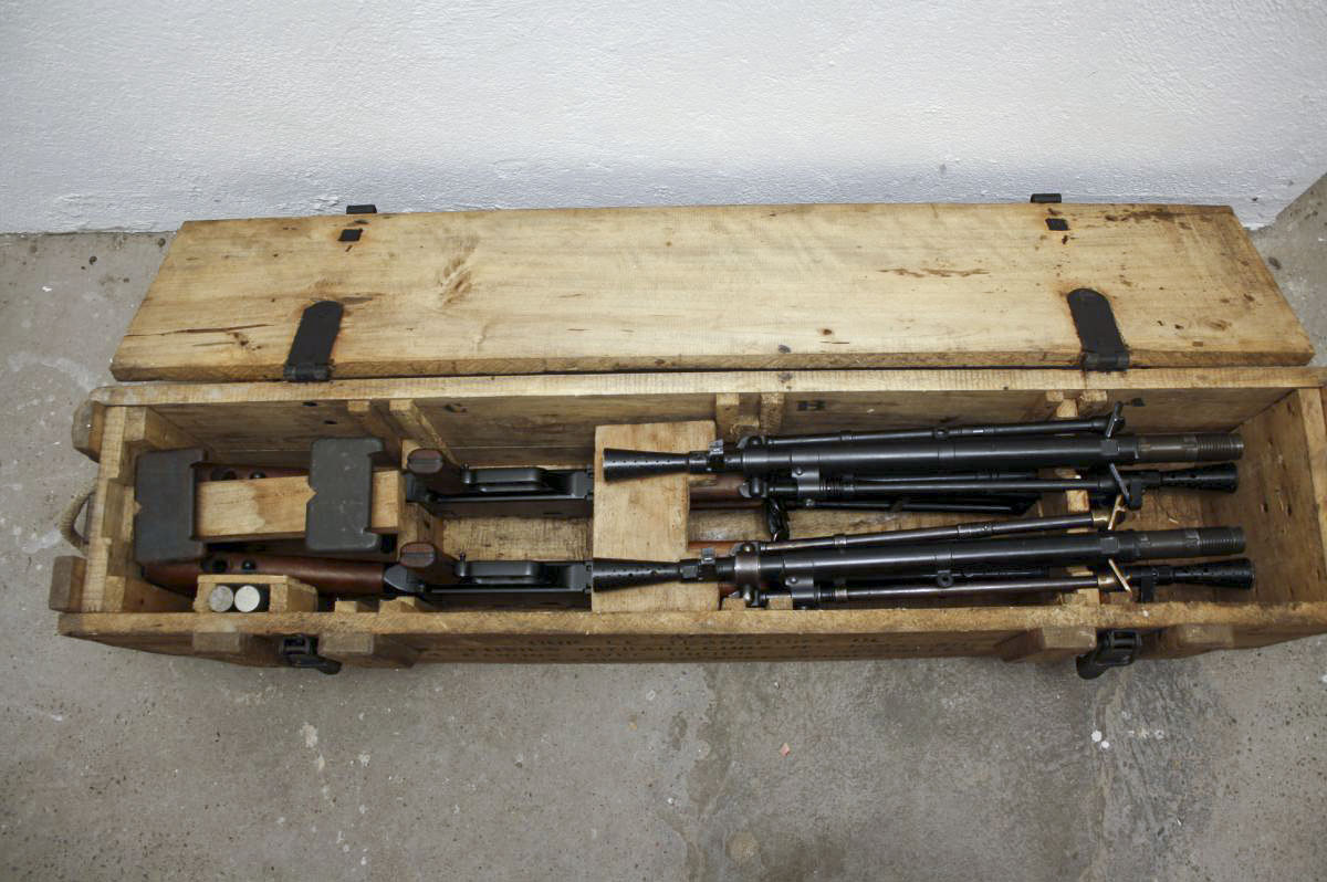 Ligne Maginot - Fusil-mitrailleur 24/29 - Caisse réglementaire pour le transport de 2 FM avec deux canons de rechange. Cette caisse servait aussi bien les unités d'infanterie classiques que celles de forteresse.