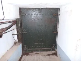 Ligne Maginot - FOUR A CHAUX - FAC - (Ouvrage d'artillerie) - Entrée de la caserne porte blindée