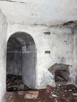 Ligne Maginot - MAIN DU PRINCE 2 - (Blockhaus pour arme infanterie) - Blockhaus mitrailleuse de gauche
Emplacement d'un ventilateur à droite de l'entrée