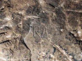 Ligne Maginot - KRAEHFELSEN - (Abri) - Initiales dans l'entrée de gauche