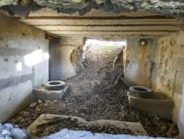 Ligne Maginot - LEGERET NORD 3 - C5-B - (Blockhaus pour canon) - La chambre de tir pour un canon anti-char de 25 vue depuis l'embrasure.