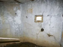 Ligne Maginot - LEGERET NORD 3 - C5-B - (Blockhaus pour canon) - Le créneaux pour une mitrailleuse.
