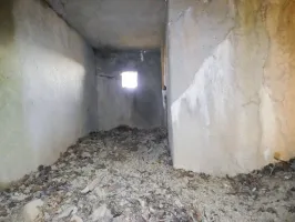 Ligne Maginot - LEGERET NORD 3 - C5-B - (Blockhaus pour canon) - La caponnière pour un FM.
L'entrée hommes est à droite.