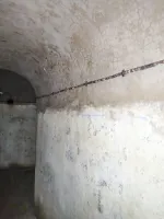 Ligne Maginot - FOUR A CHAUX - FAC - (Ouvrage d'artillerie) - La galerie de desserte  des alvéoles aux artifices, notez le traits cordeau bleu pour le re-bétonnage de la voute