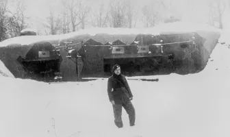 Ligne Maginot - BOUSSE - A24 - (Ouvrage d'infanterie) - Devant le bloc 2, janvier 1940
On notera le projecteur provisoire encore en place