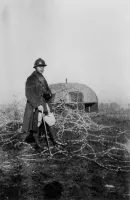 Ligne Maginot - BOUSSE - A24 - (Ouvrage d'infanterie) - Bloc 3, octobre 1939
Lt Gendre sur les dessus du bloc