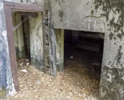 Ligne Maginot - HANAU 1 - (Blockhaus pour canon) - L'entrée et le passage pour le canon