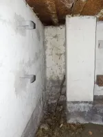 Ligne Maginot - HANAU 1 - (Blockhaus pour canon) - Le support de ventilation et le trou d'évacuation au plafond