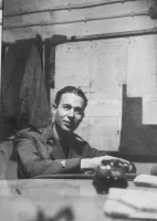 Ligne Maginot - ROCHONVILLERS - A8 - (Ouvrage d'artillerie) - Le Lt Roger Lamy dans le PC du bloc 7