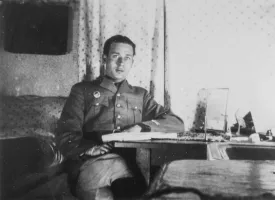 Ligne Maginot - ROCHONVILLERS - A8 - (Ouvrage d'artillerie) - Le Lt Roger Lamy commandant le bloc 7 dans sa chambre