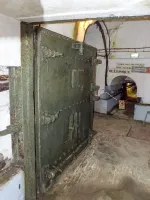 Ligne Maginot - FOUR A CHAUX - FAC - (Ouvrage d'artillerie) - Entrée de la caserne
Porte blindée
