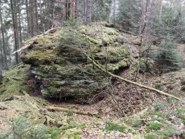 Ligne Maginot - HAUSBERG - (Abri) - Fouille d'un abri visible à l'arrière du rocher