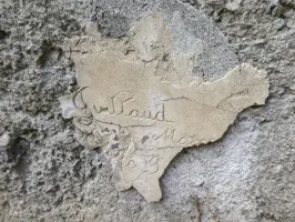 Ligne Maginot - VALABRES ANNEXE (OU SUD) (VA) - (Blockhaus pour arme infanterie) - A proximité de l'entrée, restes d'une construction d'époque.